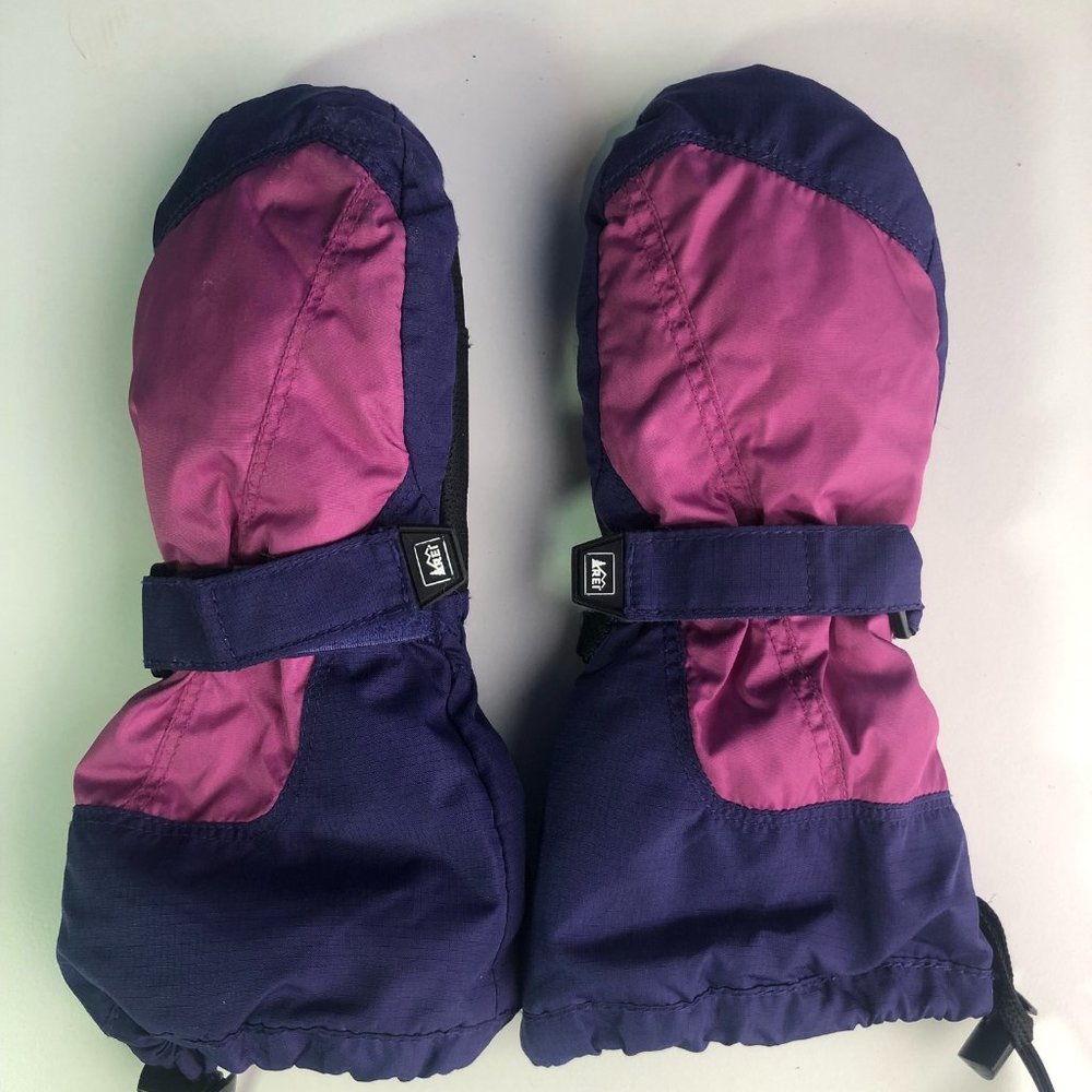 REI Girls snow and ski mittens for Kids, Child 4t-5t, pink and purple.